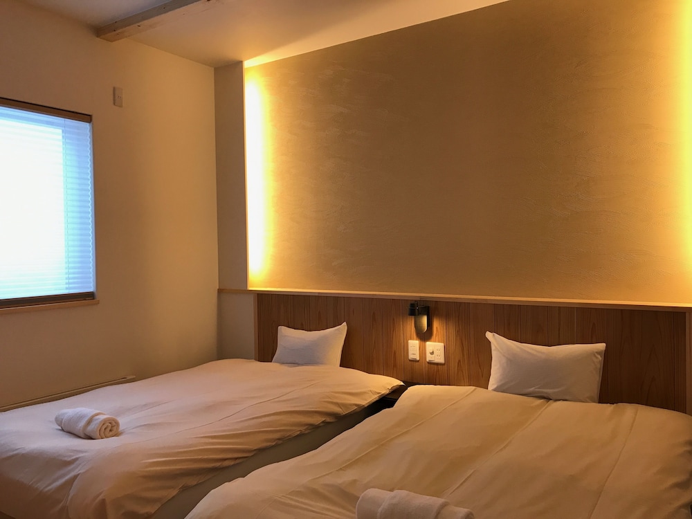 Tsuru Apartments 6/56