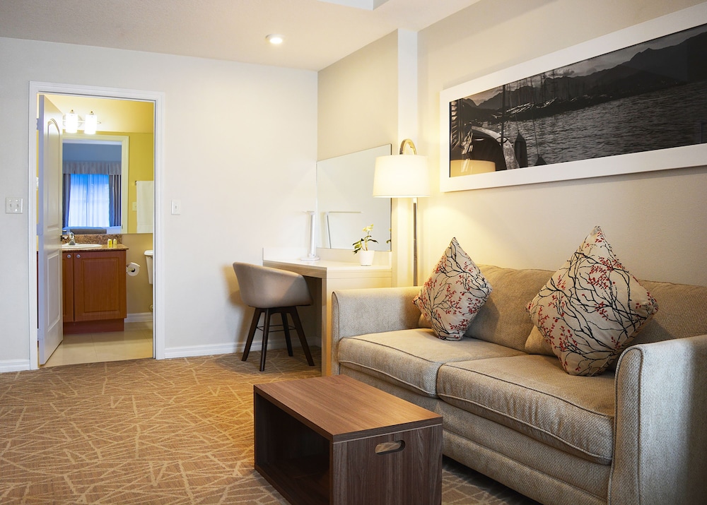 The Point Hotel & Suites 57/75