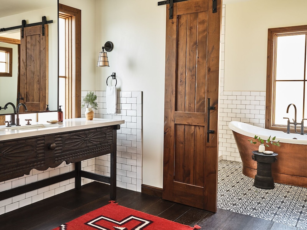 Bishops Lodge Ranch Resort And Spa 83/84