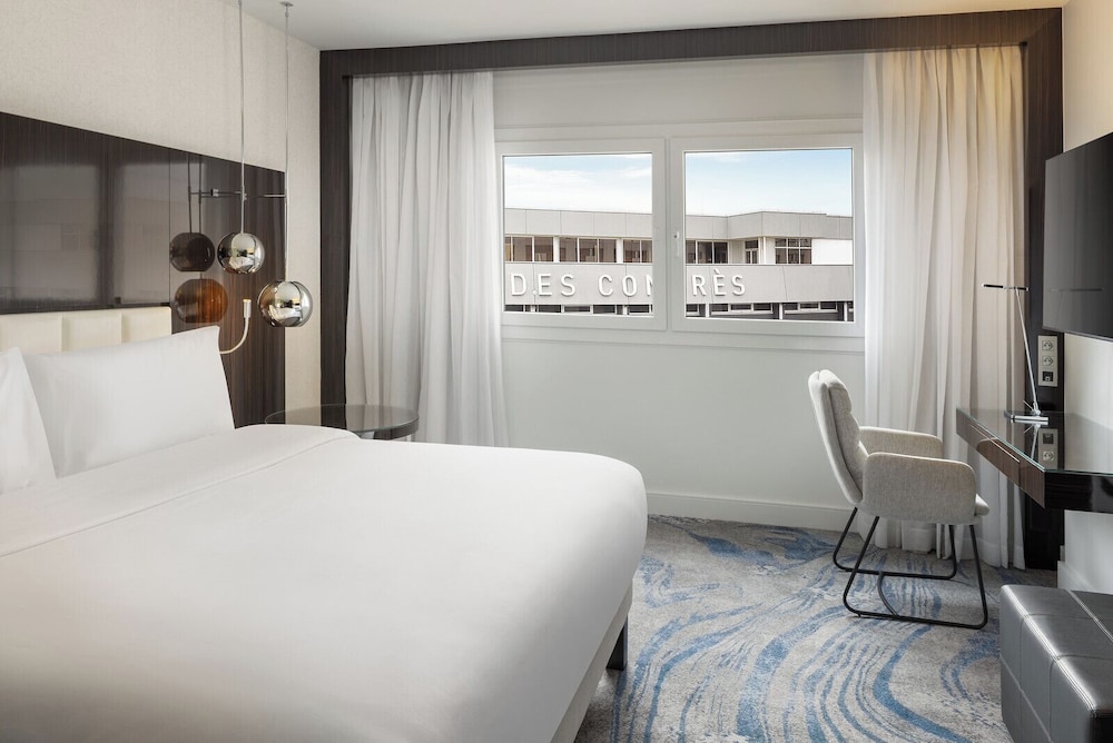 Deluxe, King Bed