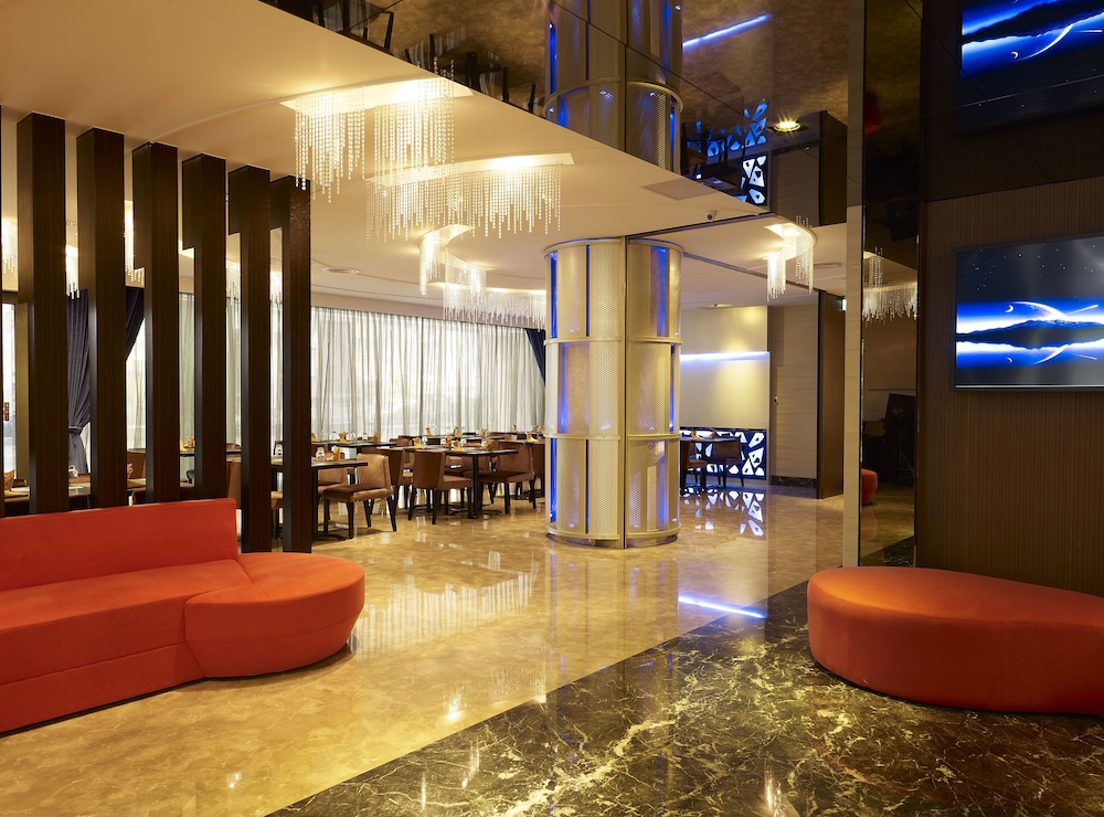 The Loft Hotel 4/75