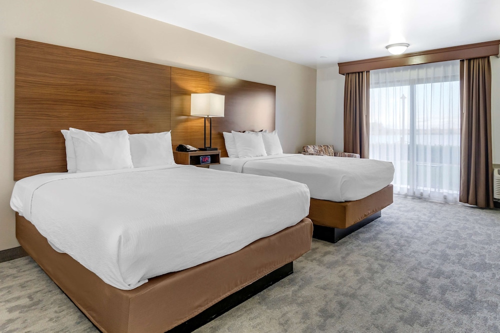 Best Western Plus Lake Front Hotel 11/51