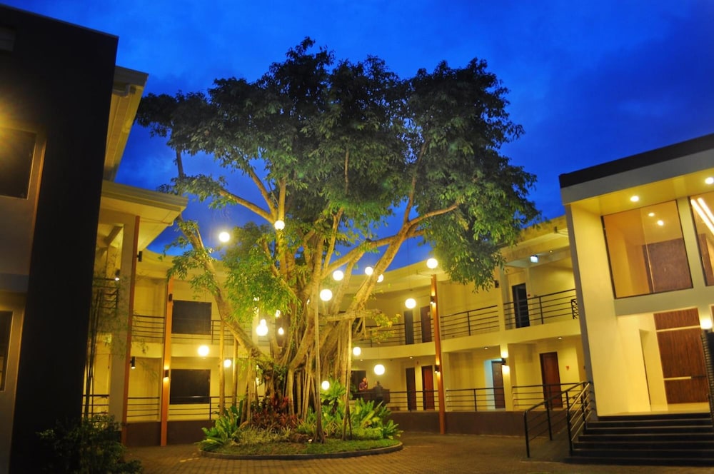 Ariana Hotel 5/61