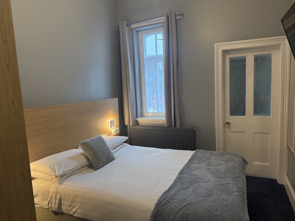 OYO Diamonds Inn 34/70