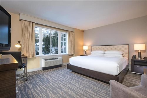 غرفة قياسية بسرير كينج