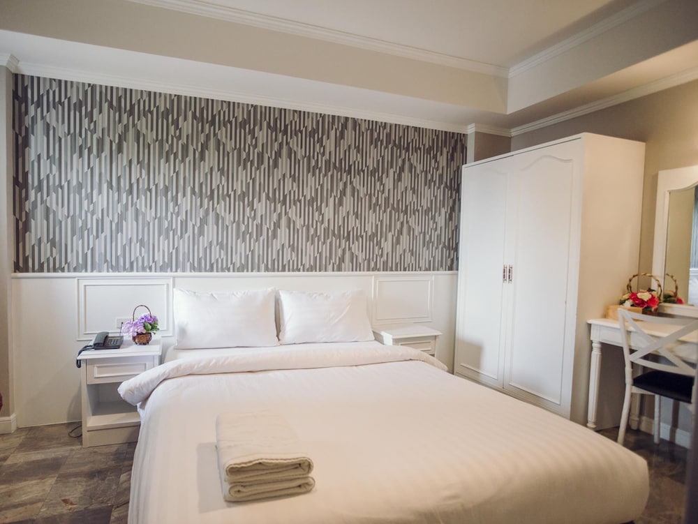 Chaipat Hotel 9/66