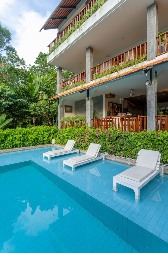 Bauhinia Resort 7/50