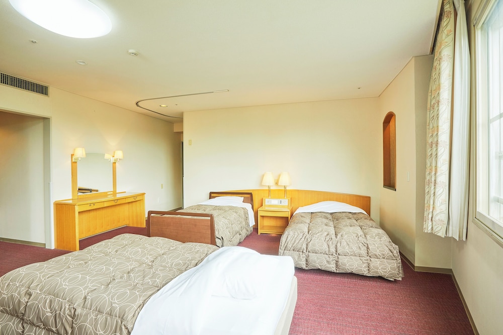 ROOM, TWIN BEDS, BATHTUB, ACCESSIBLE