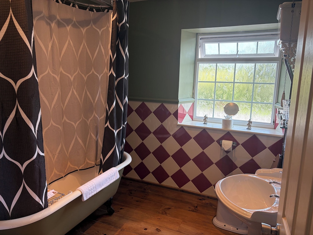 Hunters Rest Inn 50/50