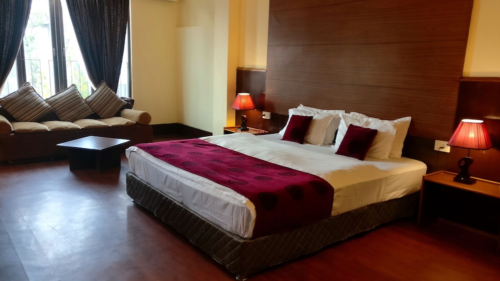 Maya Inn 27/70