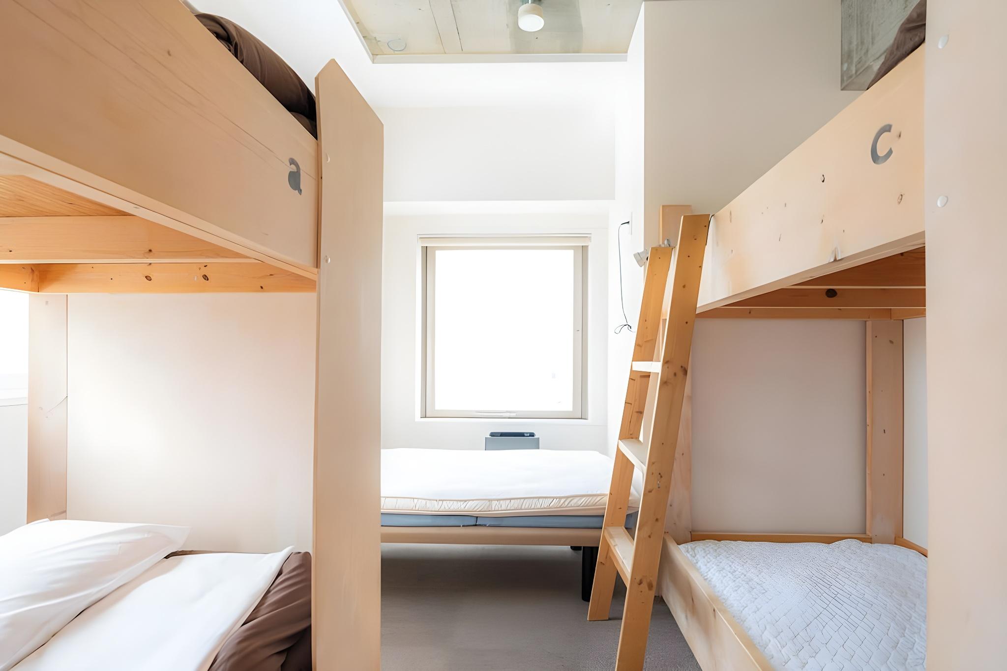 ECONOMY, FAMILY, SHARED BATHROOM