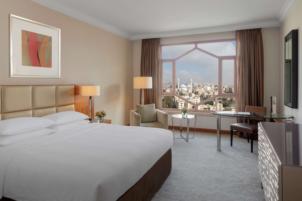 Grand Hyatt 21/76