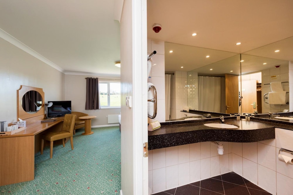 Greetham Valley Hotel 4/66