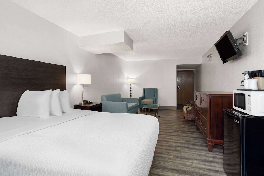 ROOM, KING BED, ACCESSIBLE