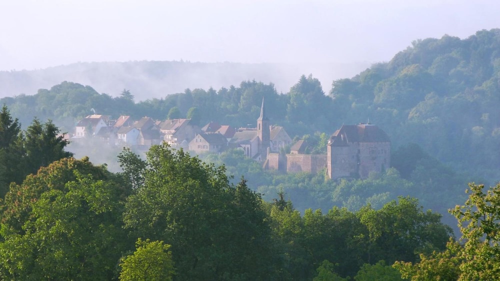 HOTEL AUX TROIS ROSES 47/54