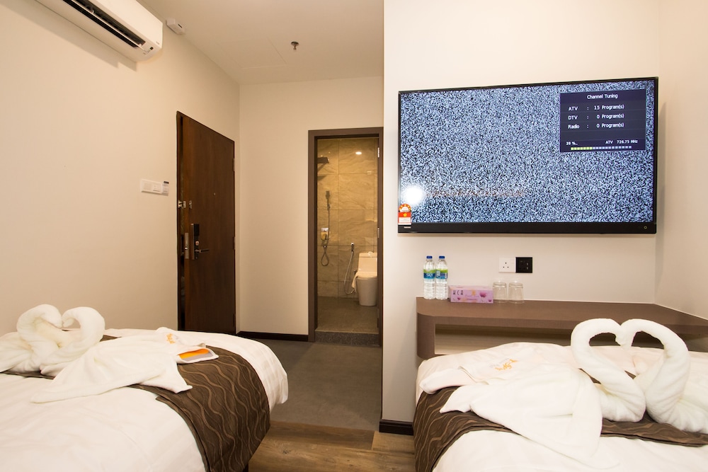 Spring Season Hotel 11/33