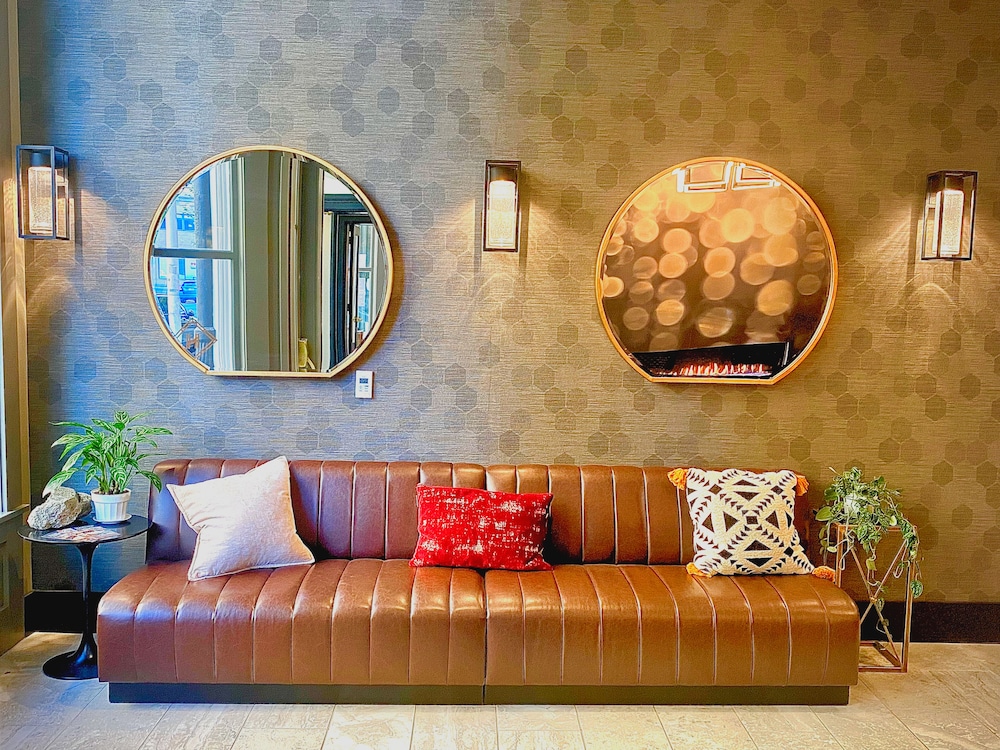 Harlow Hotel 44/53