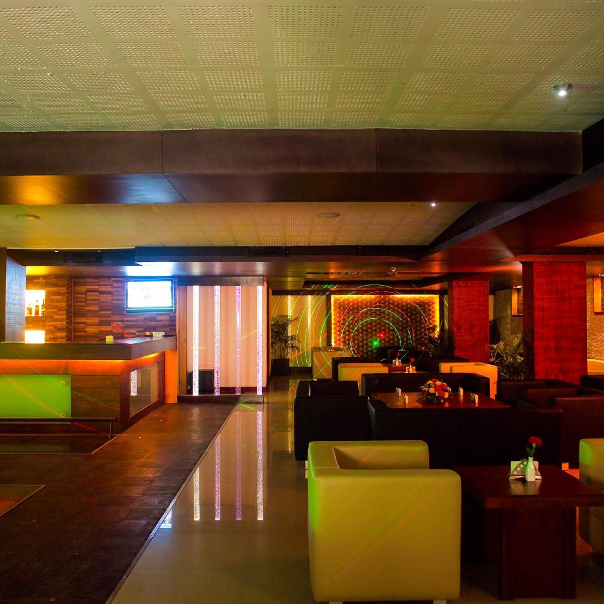 Oyo Premium Kakkanad Civil Station 36/54