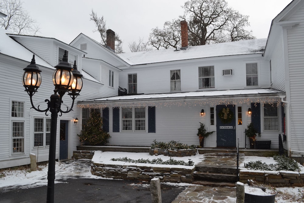 The Dowds Contry Inn and Event Center 2/50
