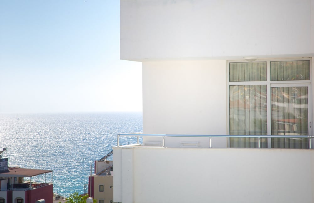 ponz boutique hotel 53/57