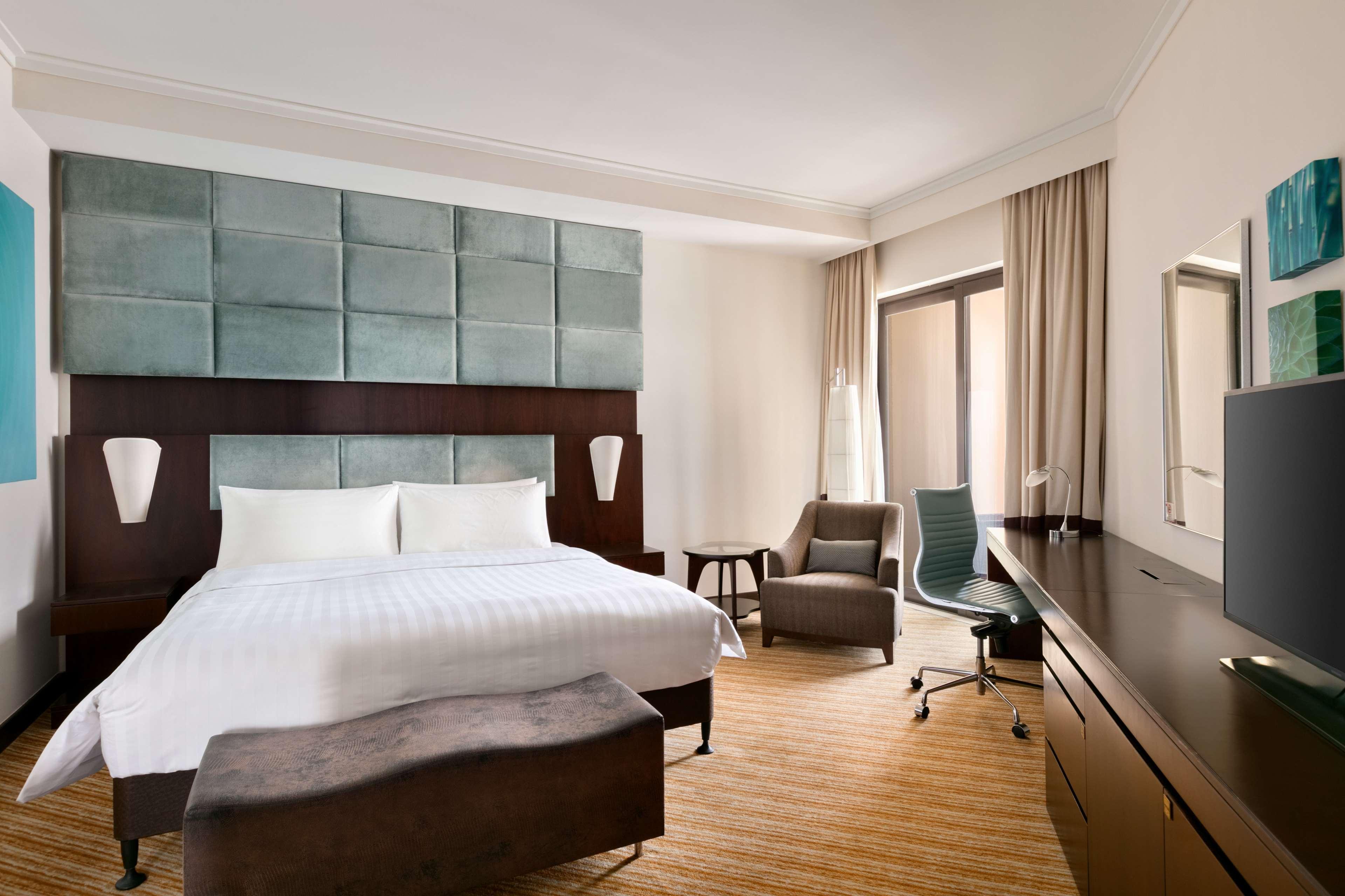 Club, Superior, King Bed
