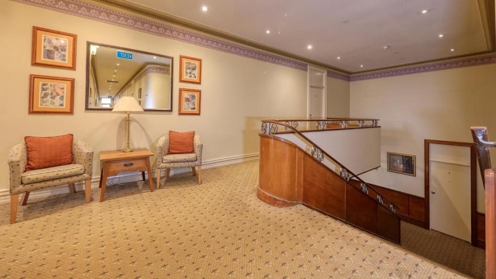Royal Exchange Hotel 14/67