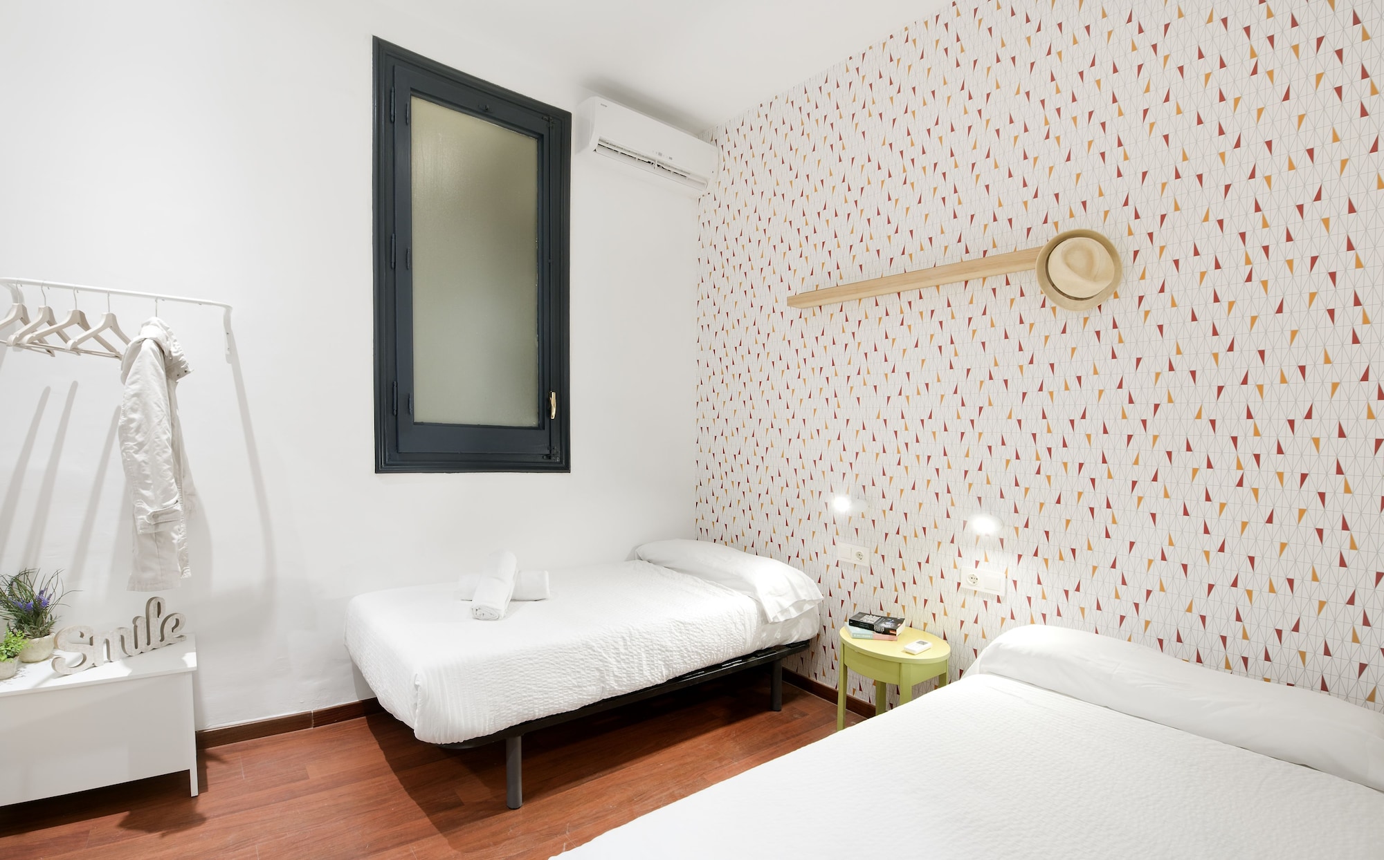 ROOM, TWIN BEDS