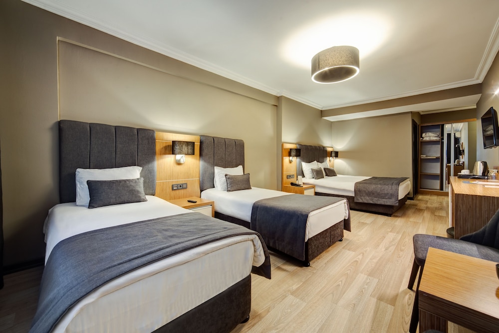 Room, Quadruple, Double and Twin Beds