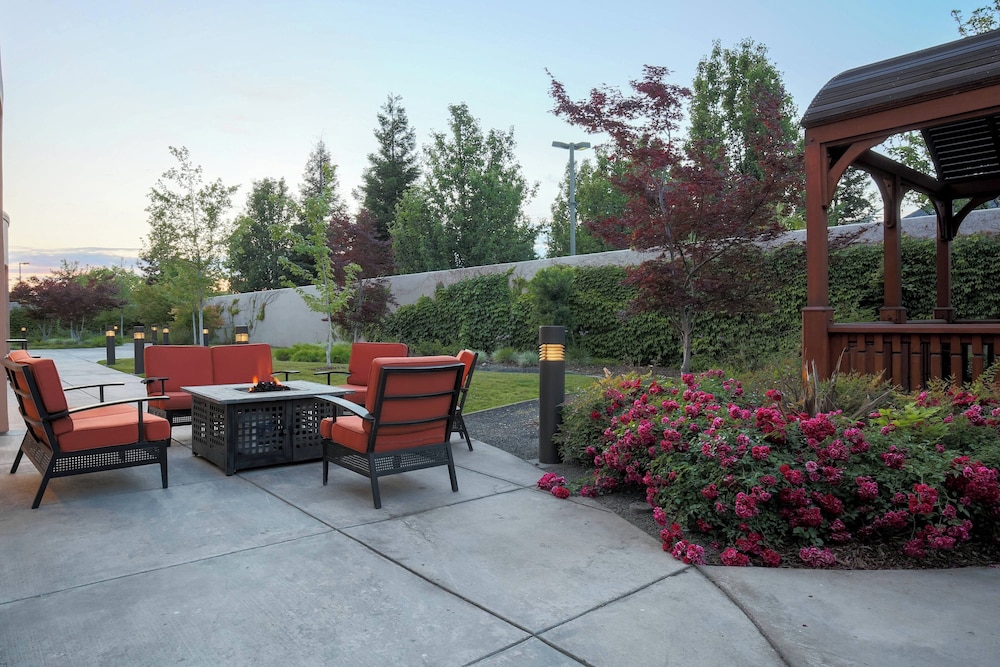 Courtyard By Marriott Chico 64/66