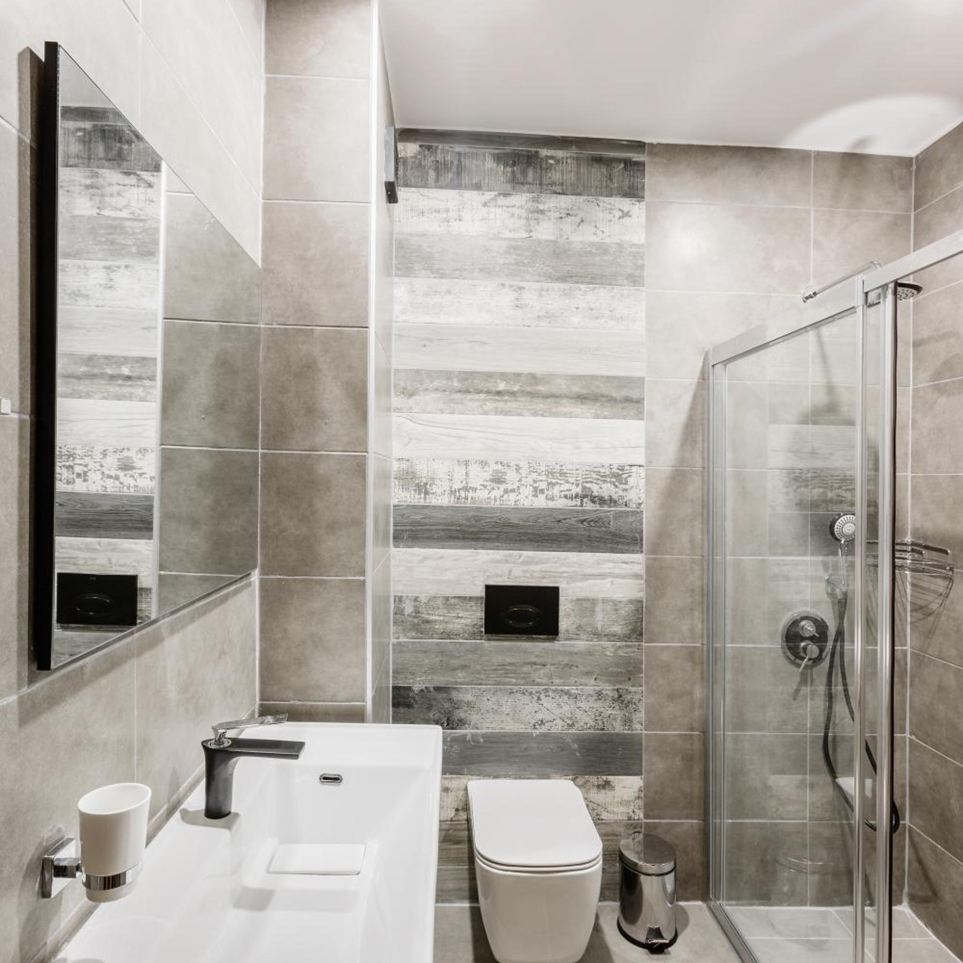 G Suites Luxury Rentals 28/32