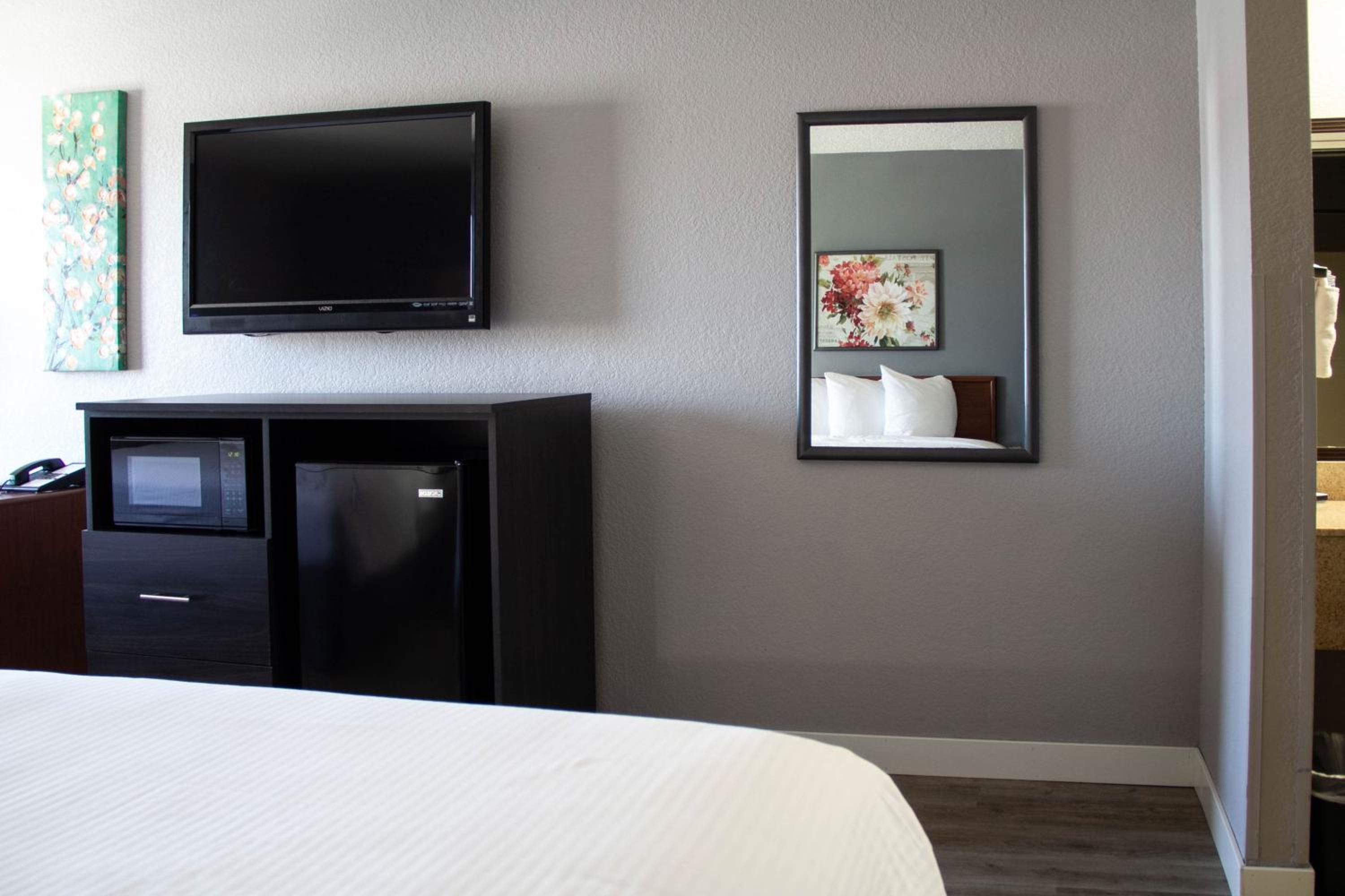 غرفة بسرير كينج، New Victorian Inn Suites Sioux City 3/10