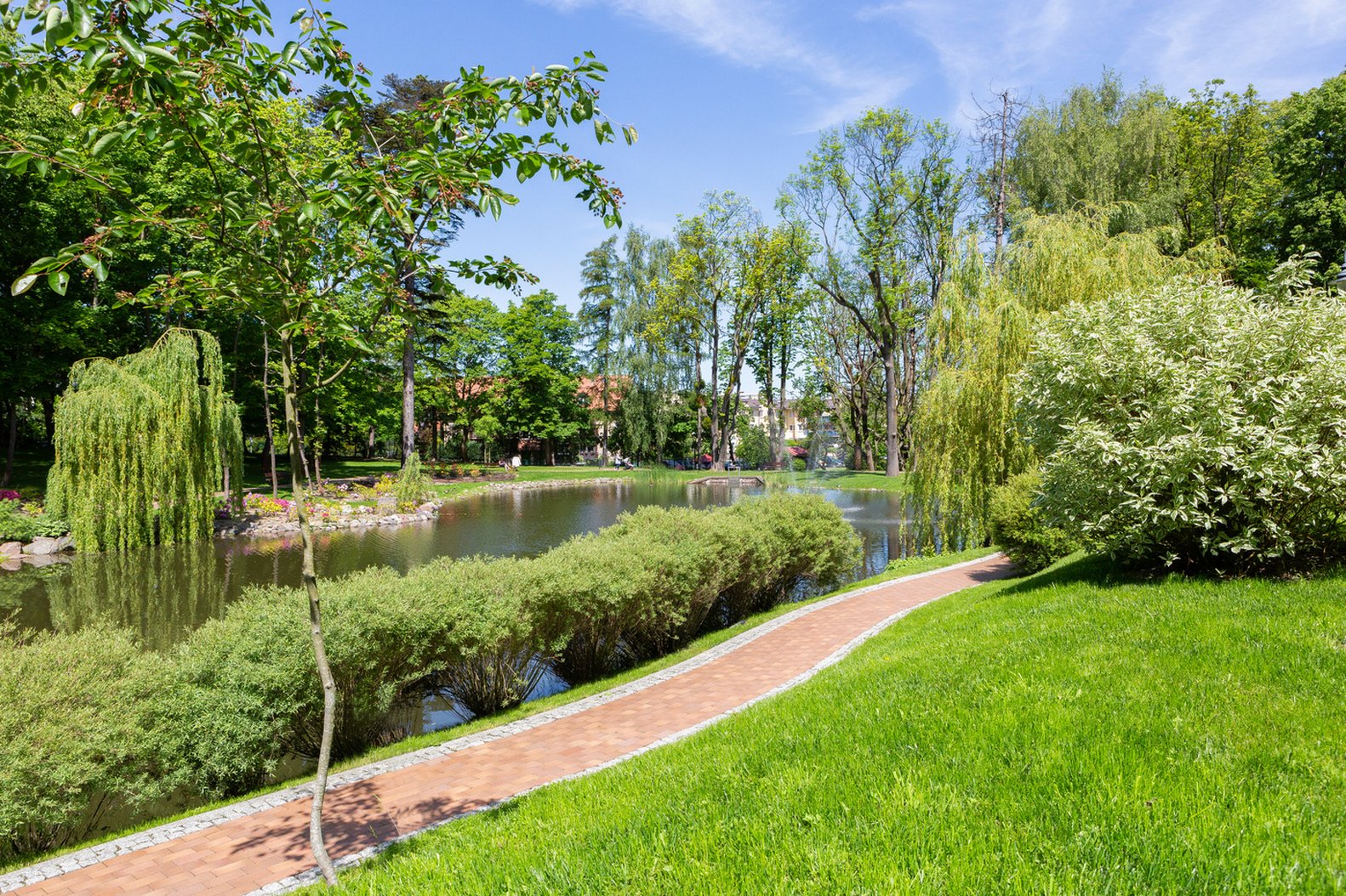 QUADRILLE CONFERENCE & SPA 48/50