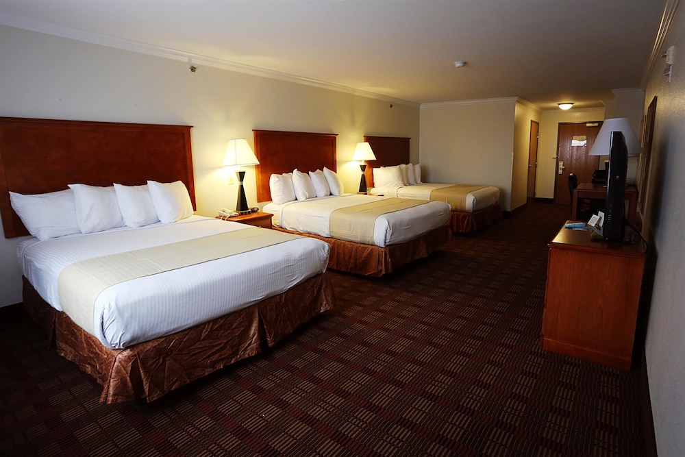 Best Western Club House Inn & Suites 12/34