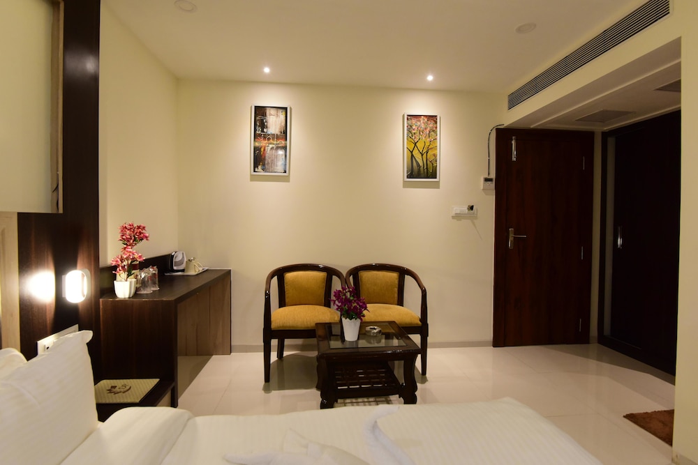 Hotel Dayal Paradise 22/26