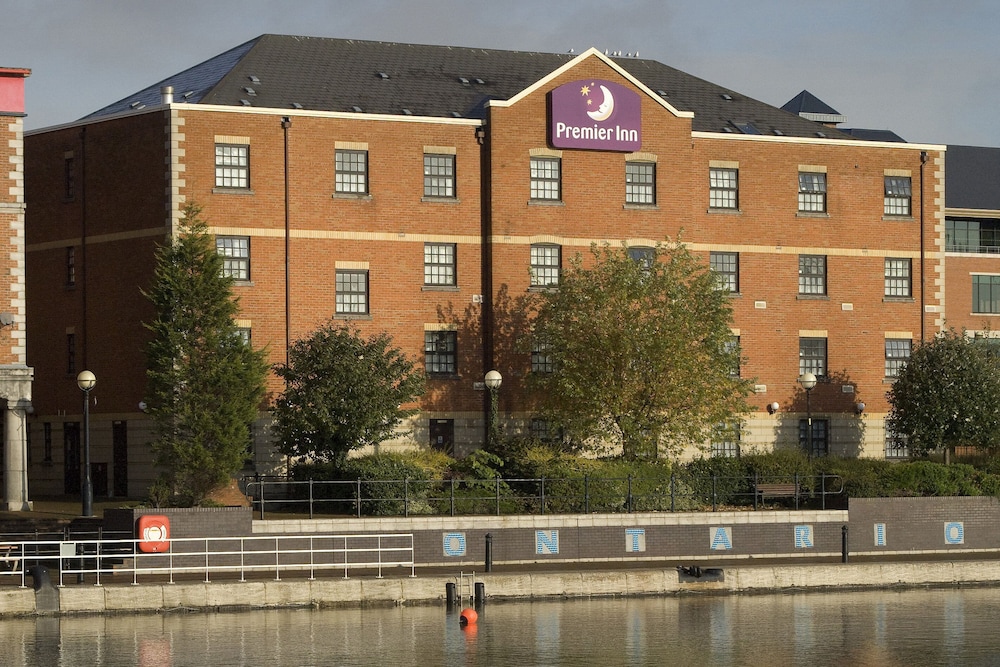 Premier Inn Manchester Salford Quays 40/47
