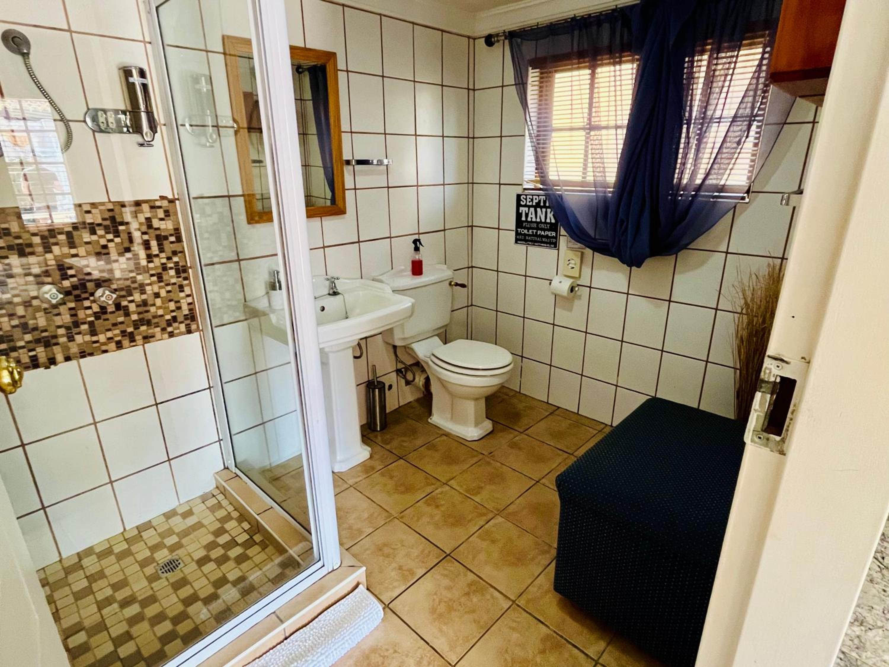Longtom Farm Guest House 11/23