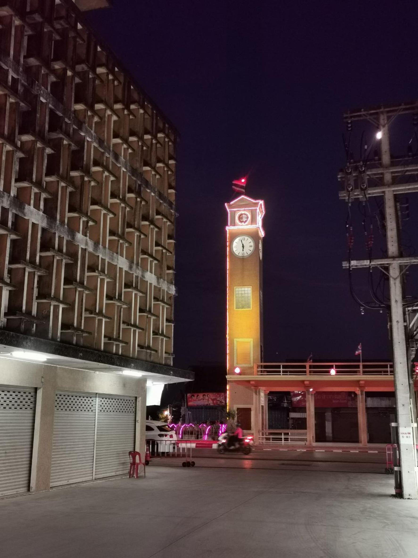 Racha Khong Hotel 2/40