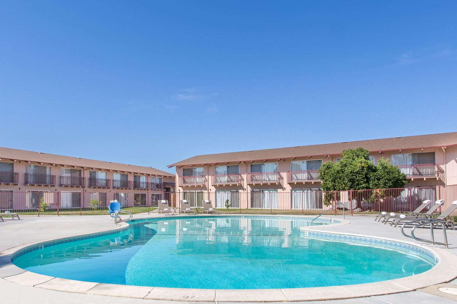 Days Inn by Wyndham Modesto 3/9