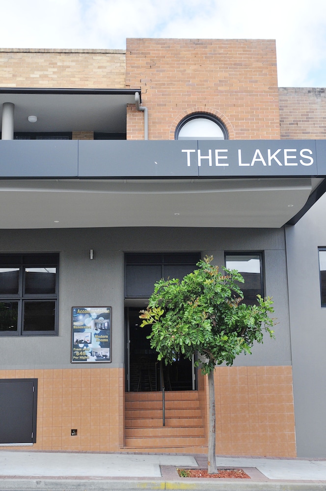 The Lakes Hotel 2/59