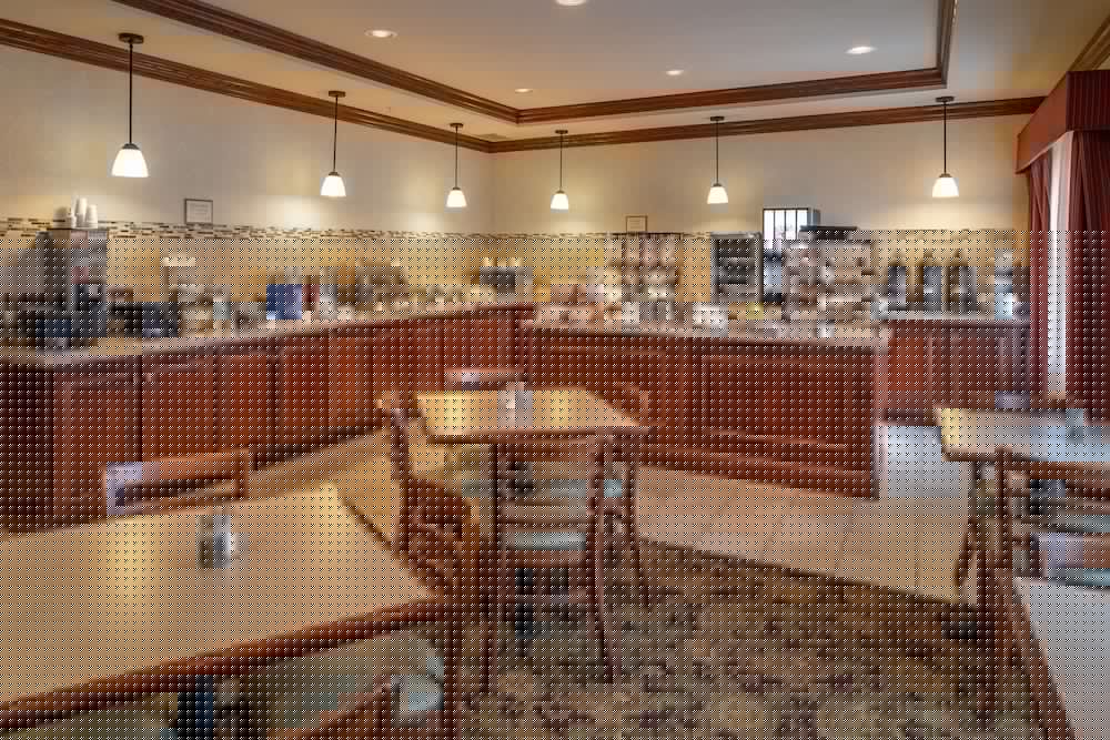 Country Inn and Suites By Radisson Charleston South WV 28/46