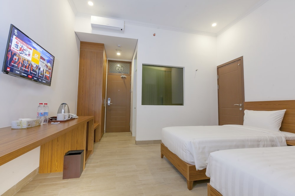 DELUXE, TWIN BEDS, BALCONY