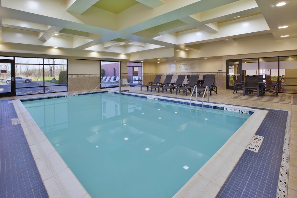 Hampton Inn Suites Plattsburgh 2/47