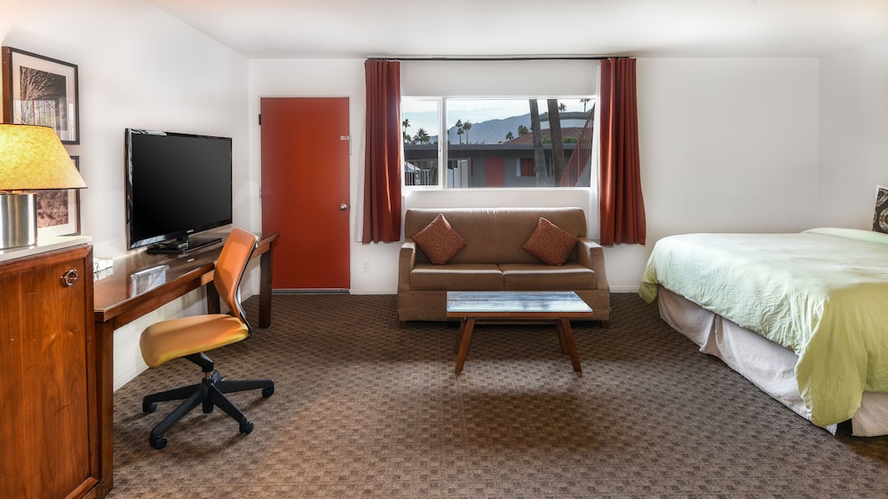 Skylark Hotel 50/70