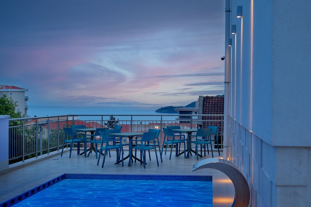 Hotel Larimar 41/50