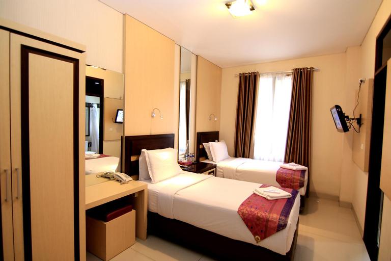 Latief Inn 18/33