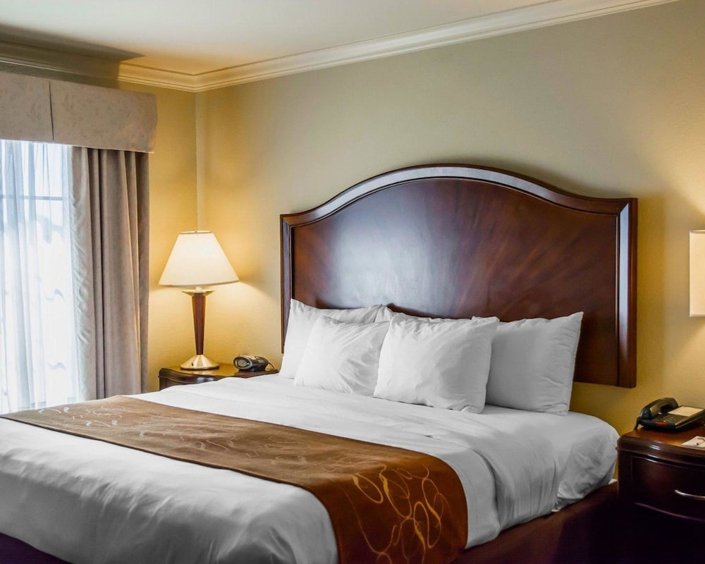 Spark by Hilton Cincinnati Fairfield 14/42