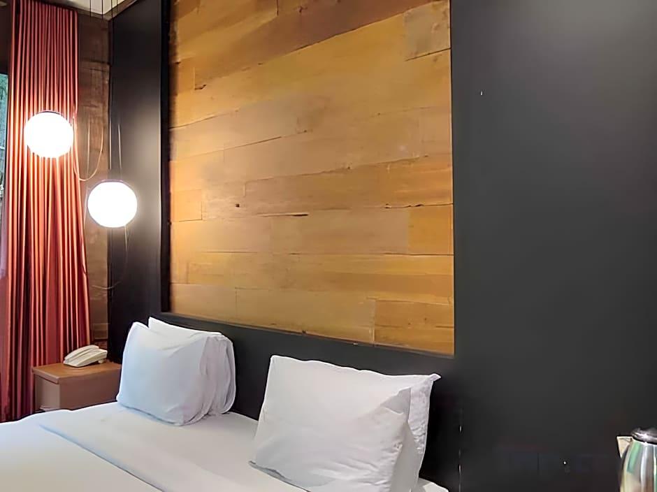 Imah Seniman Hotel 33/53