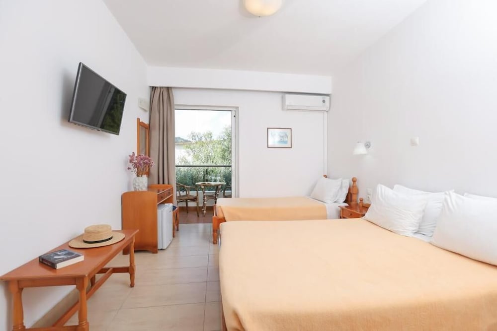 THREE STARS BEACH HOTEL 12/60