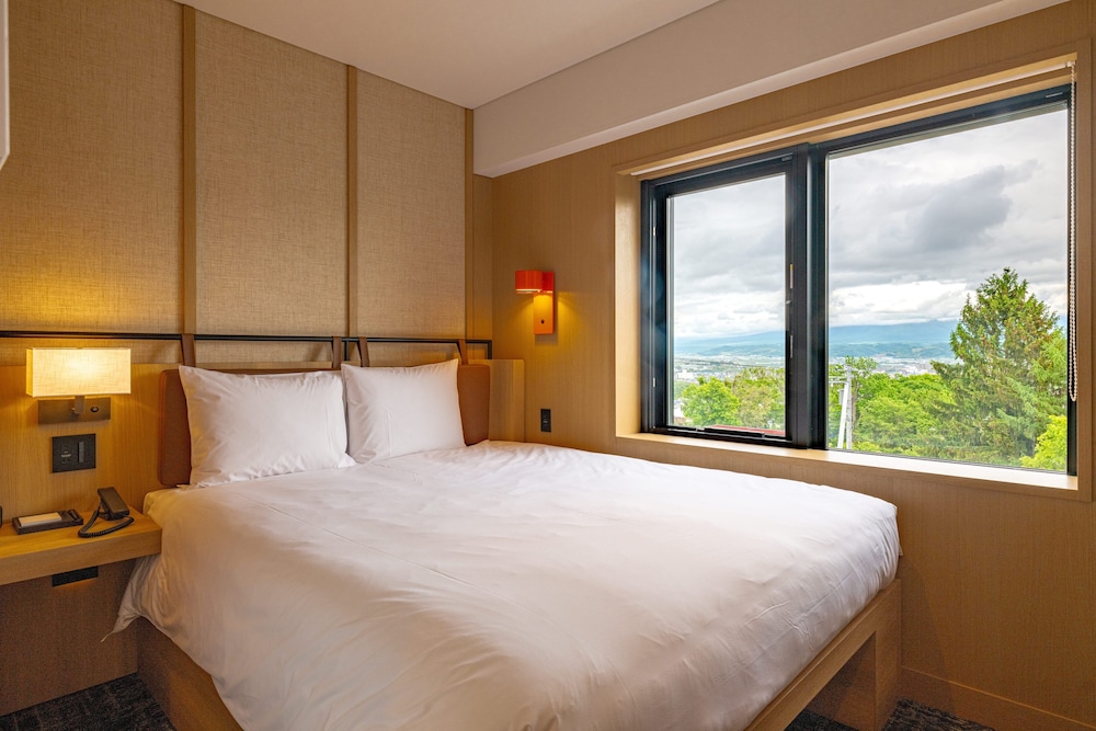 ROOM, QUEEN BED