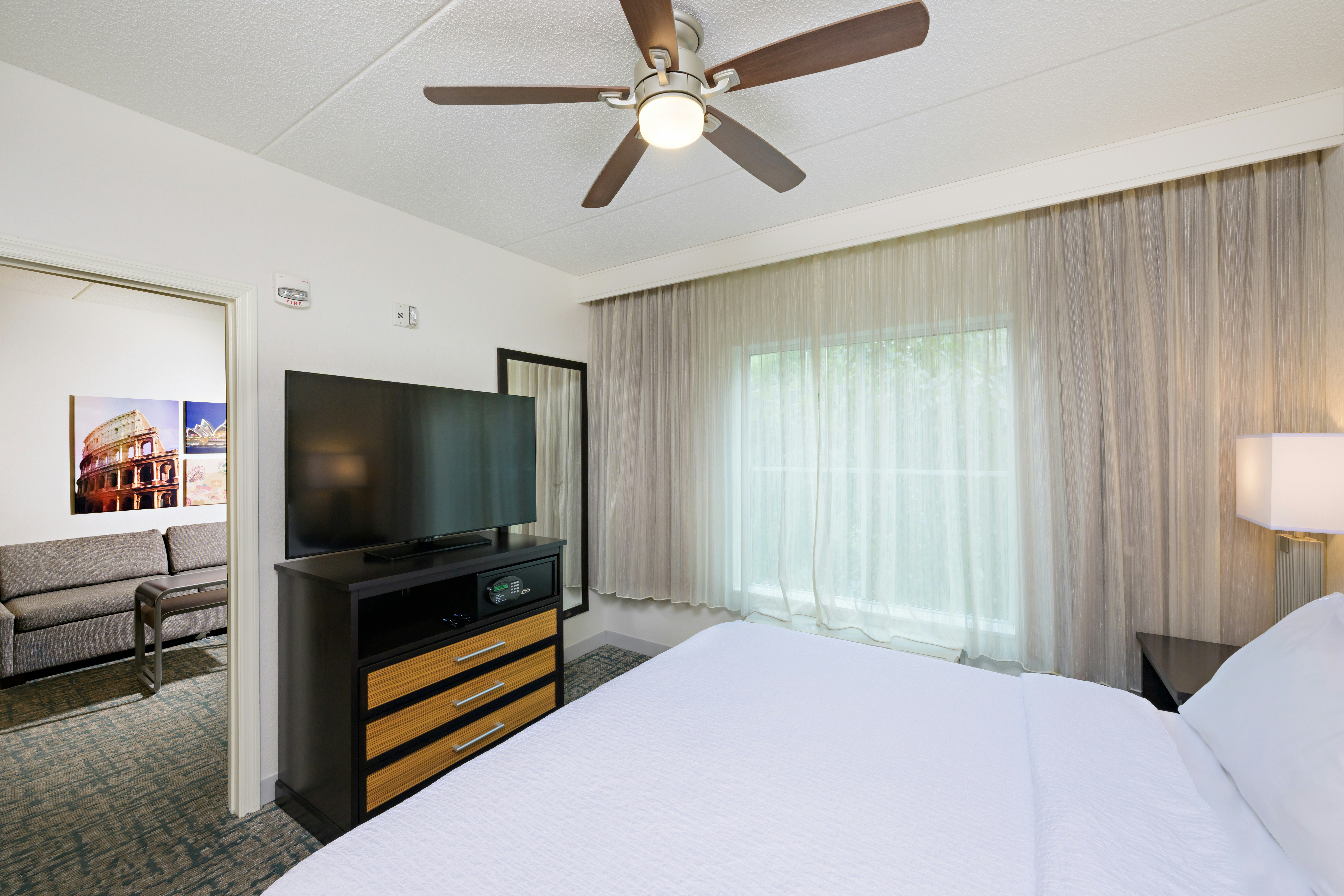 1 BEDROOM, SUITE, KING BED